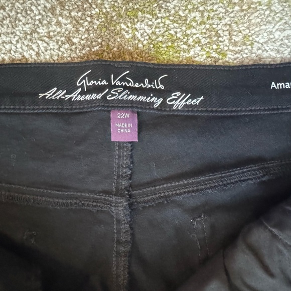 Gloria Vanderbilt Plus Black Capri Jeans - Picture 3 of 5